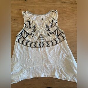 Akemi + Kin Embellished Embroidery Cream Black Tank‎ Asymmetrical Hem Women’s S